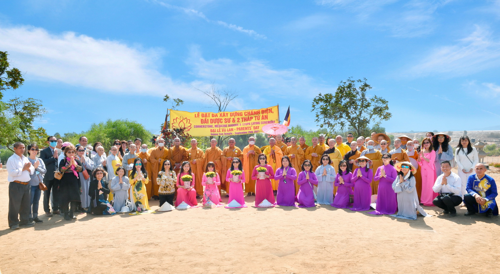 Chùa Hương Sen, thành phố Perris, Hoa Kỳ Tổ chức Lễ Vu Lan báo hiếu và Lễ Cầu nguyện xây ngôi Chánh điện, đài Dược Sư và 2 tháp Tứ Ân.