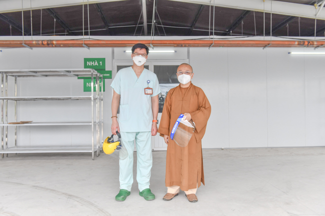 Trung ương Giáo hội đến thăm và động viên Tăng Ni, Phật tử đang phục vụ tại các bệnh viện dã chiến tại TP.HCM và Long An