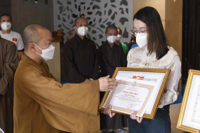 Sau 3 tháng hỗ trợ, 13 tình nguyện viên Phật giáo kết thúc nhiệm vụ tại Bệnh viện Hồi phục Covid-19