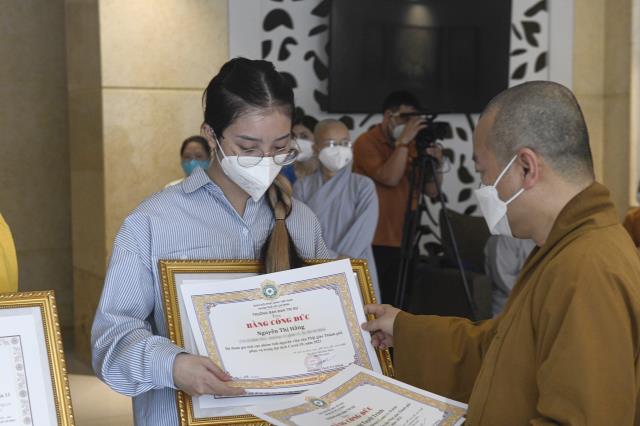 Sau 3 tháng hỗ trợ, 13 tình nguyện viên Phật giáo kết thúc nhiệm vụ tại Bệnh viện Hồi phục Covid-19