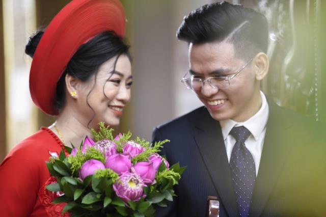 Chú rể Thanh Lâm (PD. Giác Ngộ) và cô dâu Ngọc Trang (PD. Chúc Nghiêm) nên nghĩa vợ chồng qua nghi thức hằng thuận