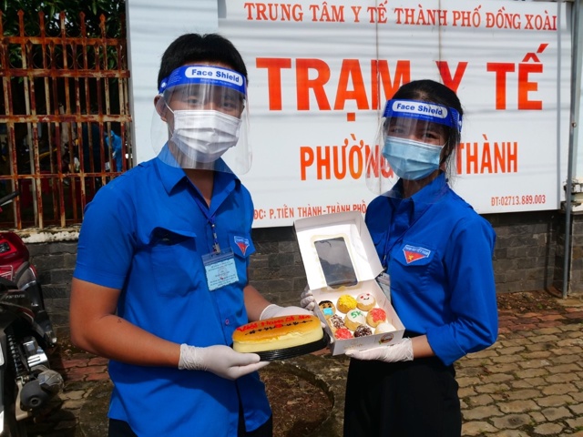 Lan tỏa sự thiện lành với hàng trăm chiếc bánh cực chất được gửi đến tuyến đầu ngăn dịch