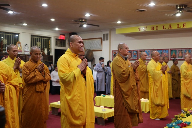 Phổ Độ Quần Sanh- Tuệ Đăng Thường Chiếu