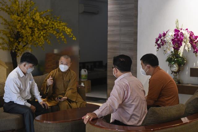 Sau 3 tháng hỗ trợ, 13 tình nguyện viên Phật giáo kết thúc nhiệm vụ tại Bệnh viện Hồi phục Covid-19