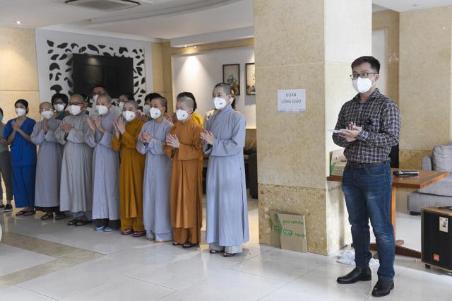 Sau 3 tháng hỗ trợ, 13 tình nguyện viên Phật giáo kết thúc nhiệm vụ tại Bệnh viện Hồi phục Covid-19