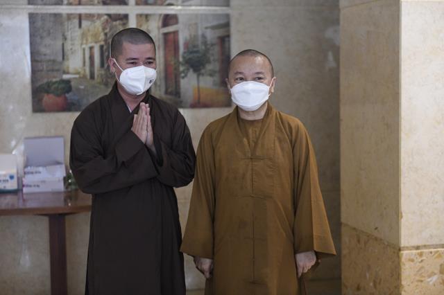 Sau 3 tháng hỗ trợ, 13 tình nguyện viên Phật giáo kết thúc nhiệm vụ tại Bệnh viện Hồi phục Covid-19