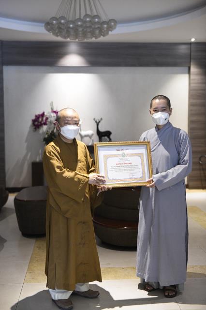Sau 3 tháng hỗ trợ, 13 tình nguyện viên Phật giáo kết thúc nhiệm vụ tại Bệnh viện Hồi phục Covid-19