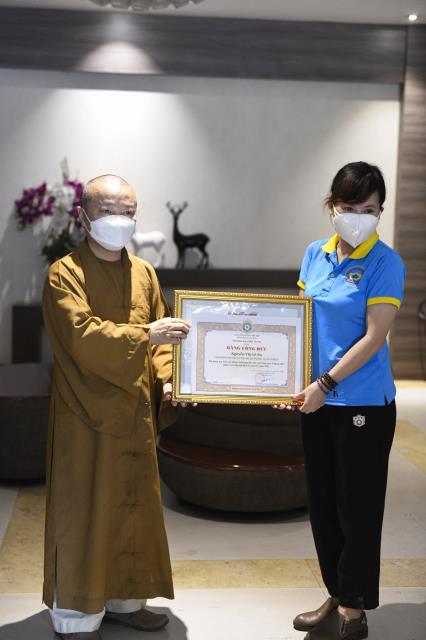 Sau 3 tháng hỗ trợ, 13 tình nguyện viên Phật giáo kết thúc nhiệm vụ tại Bệnh viện Hồi phục Covid-19