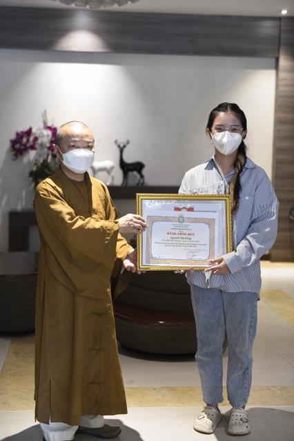 Sau 3 tháng hỗ trợ, 13 tình nguyện viên Phật giáo kết thúc nhiệm vụ tại Bệnh viện Hồi phục Covid-19