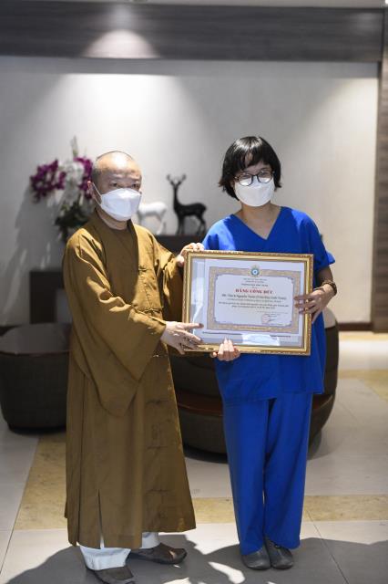 Sau 3 tháng hỗ trợ, 13 tình nguyện viên Phật giáo kết thúc nhiệm vụ tại Bệnh viện Hồi phục Covid-19