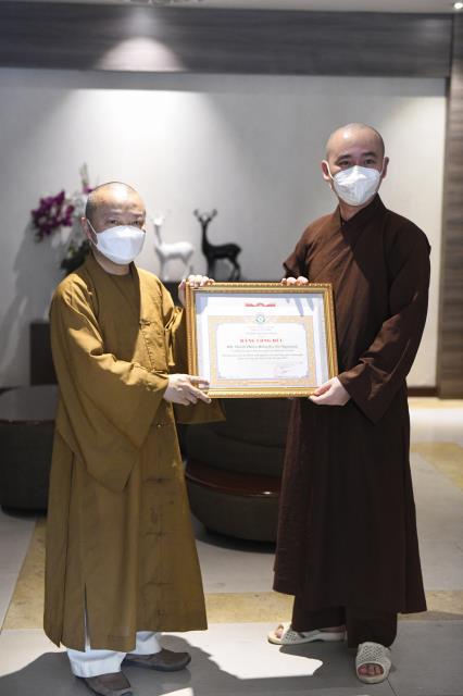 Sau 3 tháng hỗ trợ, 13 tình nguyện viên Phật giáo kết thúc nhiệm vụ tại Bệnh viện Hồi phục Covid-19