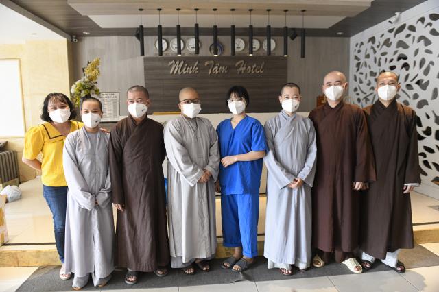 Sau 3 tháng hỗ trợ, 13 tình nguyện viên Phật giáo kết thúc nhiệm vụ tại Bệnh viện Hồi phục Covid-19