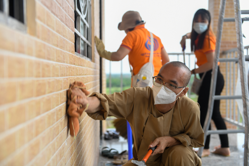 Chùm ảnh: Không khí chuẩn bị lễ khánh thành tòa Tăng xá chùa Quan Âm Đông Hải
