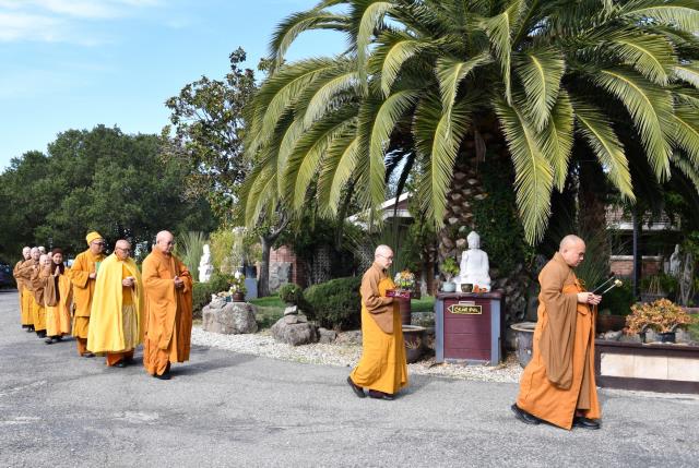 Tu Viện Thôn Yên, Gilroy (Hoa Kỳ): Tổ Chức Lễ Cầu Bình Yên Và Tiệc Chay Mừng Tu Viện 10 Năm Thành Lập