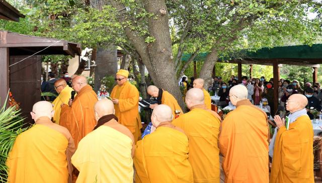 Tu Viện Thôn Yên, Gilroy (Hoa Kỳ): Tổ Chức Lễ Cầu Bình Yên Và Tiệc Chay Mừng Tu Viện 10 Năm Thành Lập