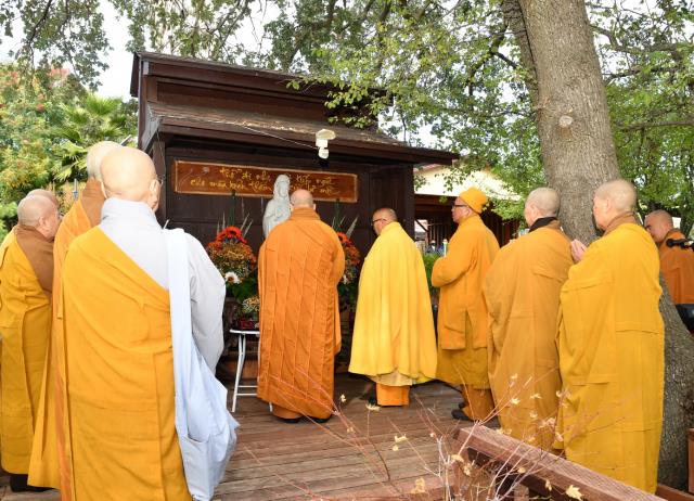 Tu Viện Thôn Yên, Gilroy (Hoa Kỳ): Tổ Chức Lễ Cầu Bình Yên Và Tiệc Chay Mừng Tu Viện 10 Năm Thành Lập