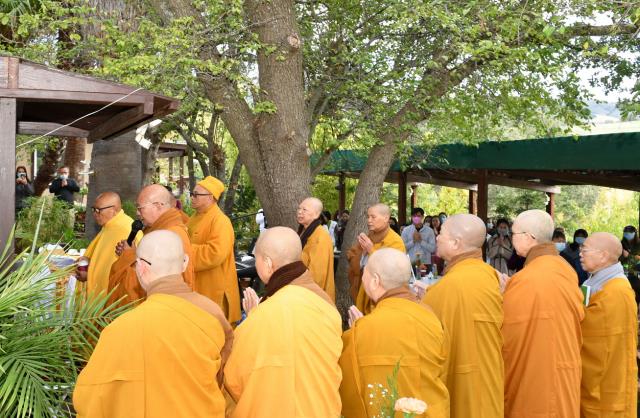 Tu Viện Thôn Yên, Gilroy (Hoa Kỳ): Tổ Chức Lễ Cầu Bình Yên Và Tiệc Chay Mừng Tu Viện 10 Năm Thành Lập