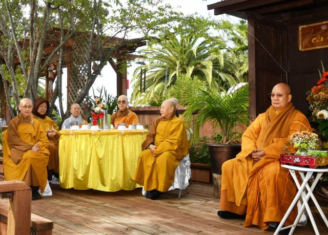 Tu Viện Thôn Yên, Gilroy (Hoa Kỳ): Tổ Chức Lễ Cầu Bình Yên Và Tiệc Chay Mừng Tu Viện 10 Năm Thành Lập