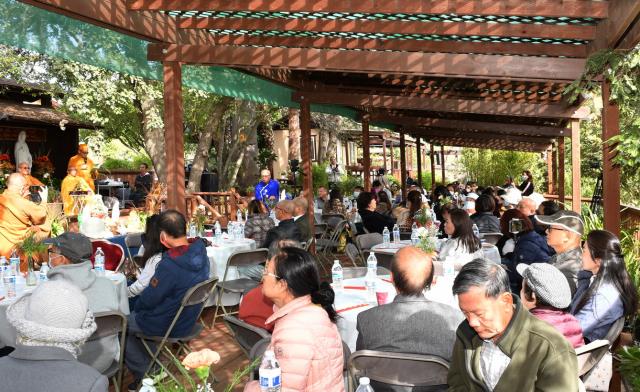 Tu Viện Thôn Yên, Gilroy (Hoa Kỳ): Tổ Chức Lễ Cầu Bình Yên Và Tiệc Chay Mừng Tu Viện 10 Năm Thành Lập