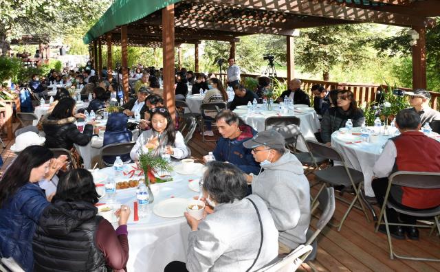 Tu Viện Thôn Yên, Gilroy (Hoa Kỳ): Tổ Chức Lễ Cầu Bình Yên Và Tiệc Chay Mừng Tu Viện 10 Năm Thành Lập