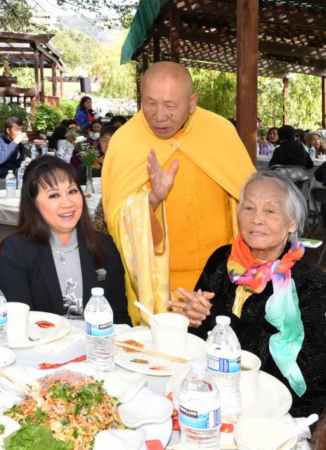 Tu Viện Thôn Yên, Gilroy (Hoa Kỳ): Tổ Chức Lễ Cầu Bình Yên Và Tiệc Chay Mừng Tu Viện 10 Năm Thành Lập