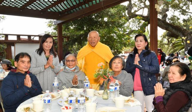 Tu Viện Thôn Yên, Gilroy (Hoa Kỳ): Tổ Chức Lễ Cầu Bình Yên Và Tiệc Chay Mừng Tu Viện 10 Năm Thành Lập