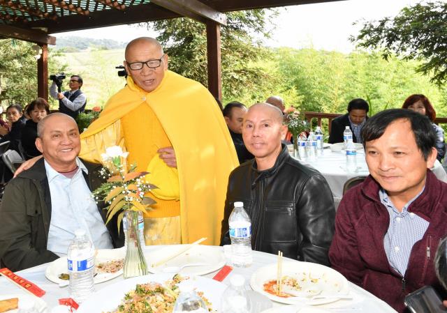 Tu Viện Thôn Yên, Gilroy (Hoa Kỳ): Tổ Chức Lễ Cầu Bình Yên Và Tiệc Chay Mừng Tu Viện 10 Năm Thành Lập