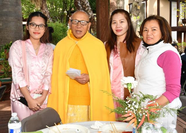 Tu Viện Thôn Yên, Gilroy (Hoa Kỳ): Tổ Chức Lễ Cầu Bình Yên Và Tiệc Chay Mừng Tu Viện 10 Năm Thành Lập