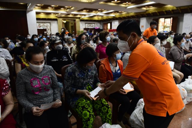 Quỹ ĐPNN Mang Xuân Đến Với 200 Bà Con Khó Khăn Tại Phường 2, Quận 10