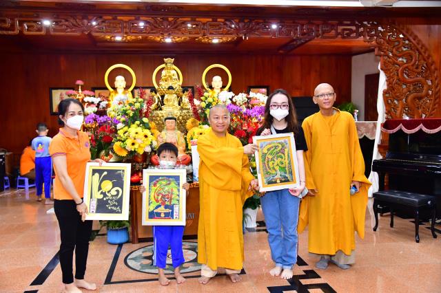 “Búp sen” trở lại chùa sinh hoạt