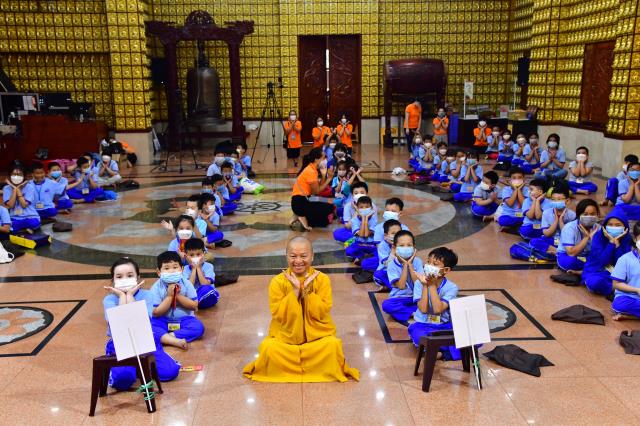 “Búp sen” trở lại chùa sinh hoạt