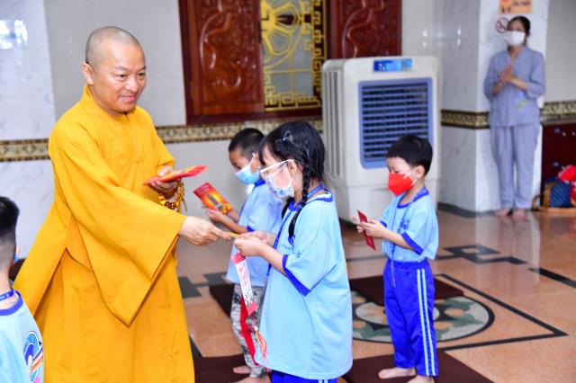 “Búp sen” trở lại chùa sinh hoạt