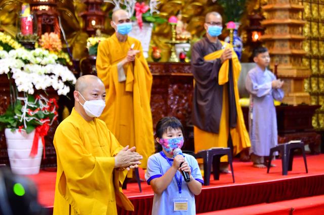 “Búp sen” trở lại chùa sinh hoạt