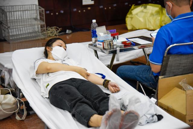 Gần 350 người tham dự chương trình hiến máu đầu năm tại chùa Giác Ngộ