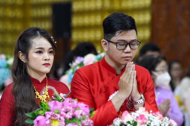 Rộn ràng đám cưới đầu năm 2022 tại chùa Giác Ngộ
