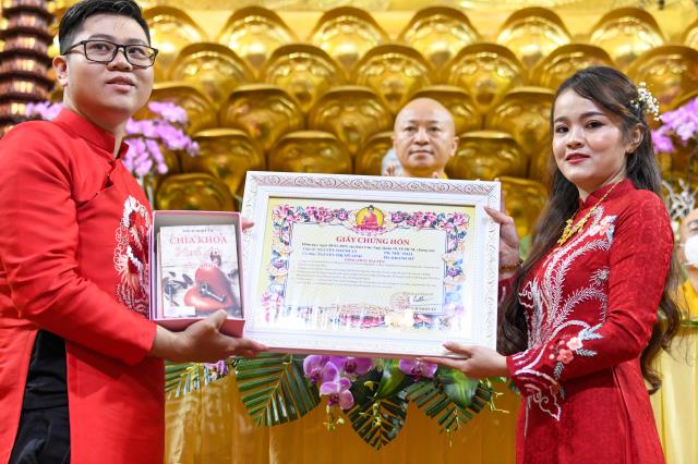 Rộn ràng đám cưới đầu năm 2022 tại chùa Giác Ngộ