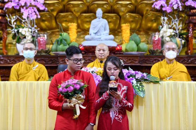 Rộn ràng đám cưới đầu năm 2022 tại chùa Giác Ngộ
