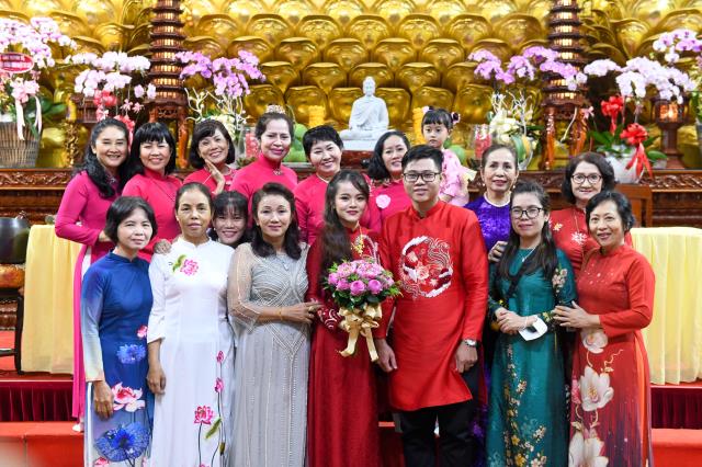 Rộn ràng đám cưới đầu năm 2022 tại chùa Giác Ngộ
