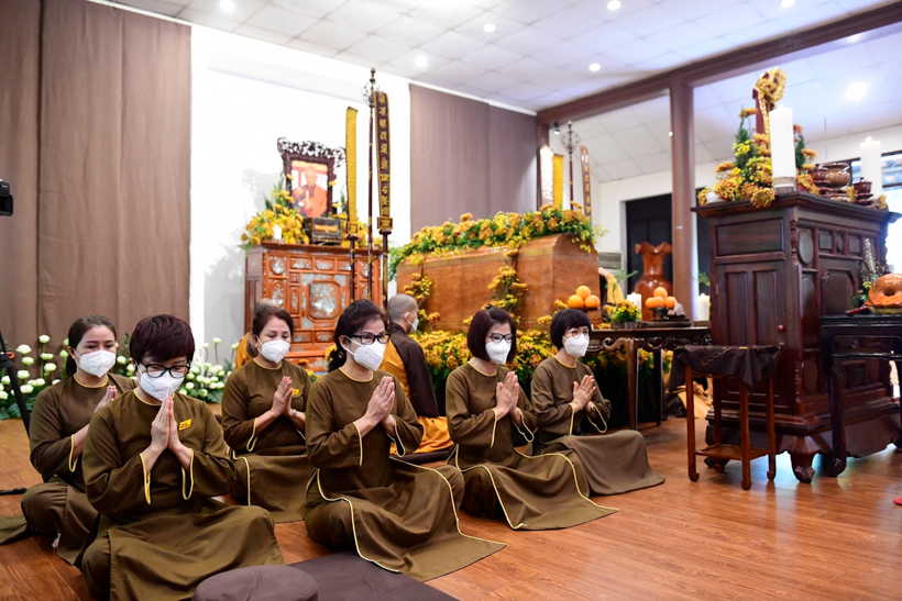 Quy ngưỡng trước kim quan Thiền sư Thích Nhất Hạnh