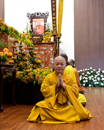 Quy ngưỡng trước kim quan Thiền sư Thích Nhất Hạnh
