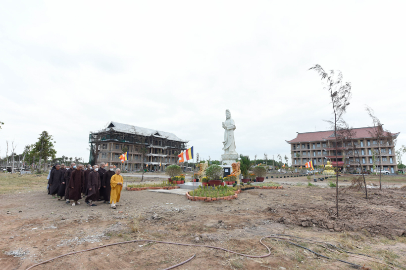 Thời thiền hành đầu tiên trong khóa tu Tuần An Lạc