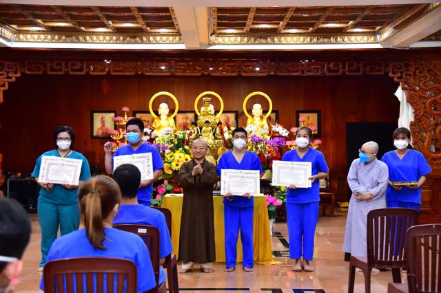 Tri ân quý tình nguyện viên Phật giáo hỗ trợ tuyến đầu chống dịch