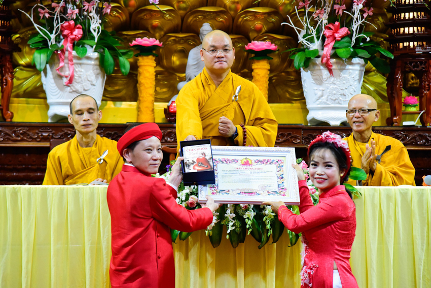 &quot;Hôn lễ dưới đài sen&quot; của chú rể Minh Trang và cô dâu Mai Ca