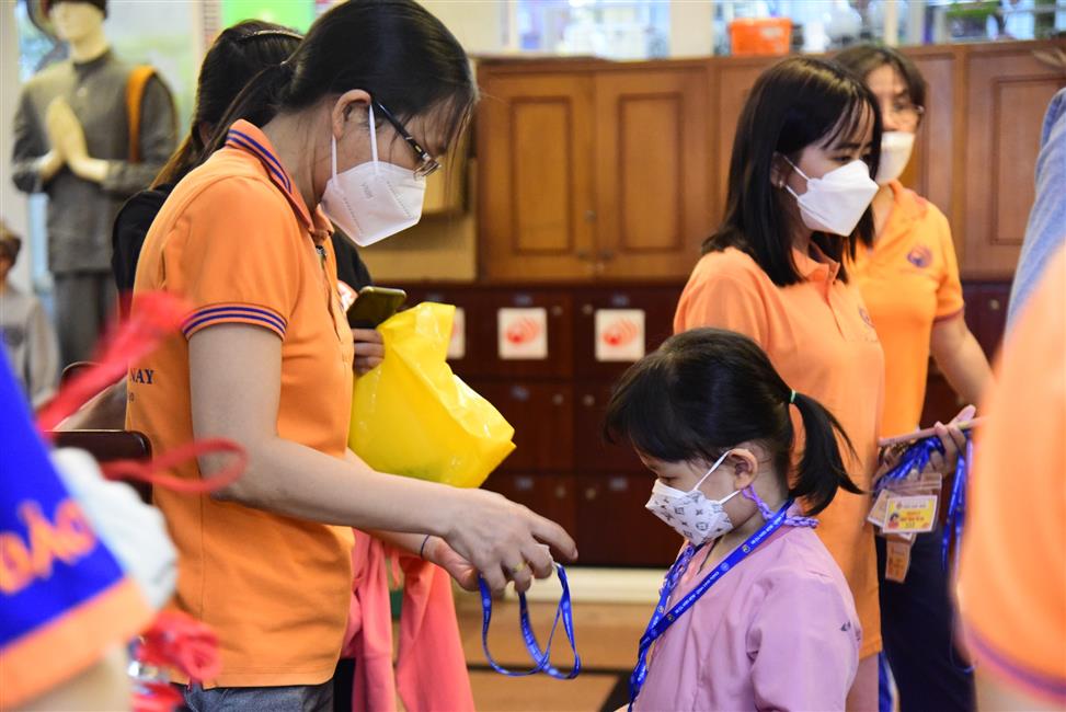 Hôm nay em trở về chùa, ê a theo Thầy bài học đạo đức