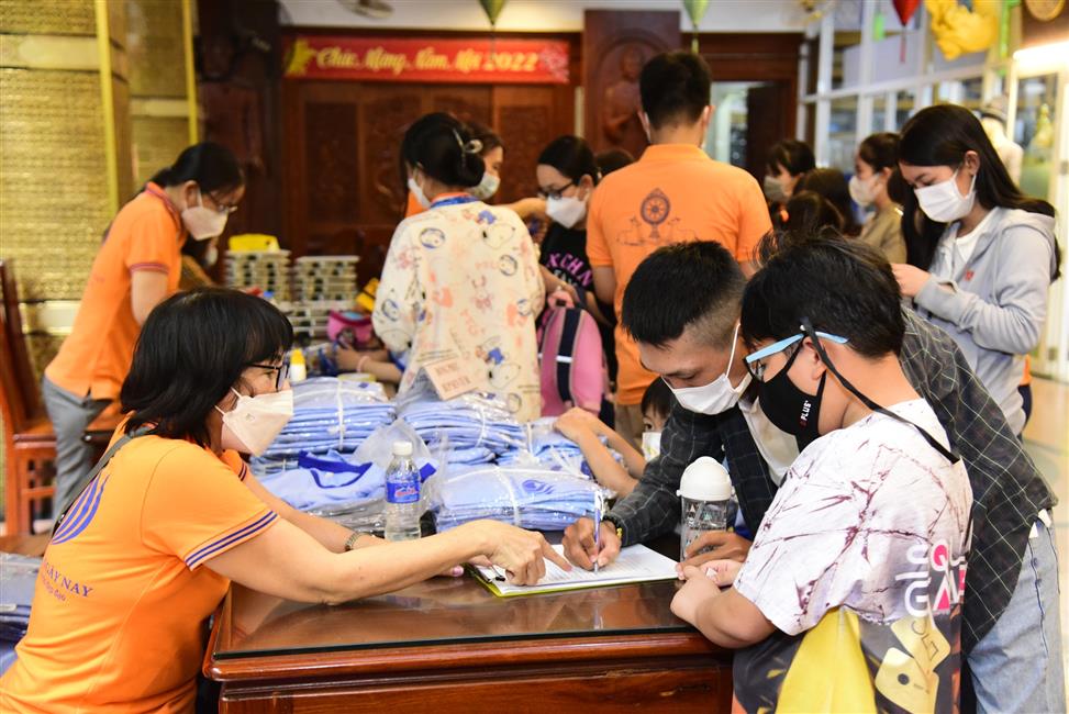 Hôm nay em trở về chùa, ê a theo Thầy bài học đạo đức
