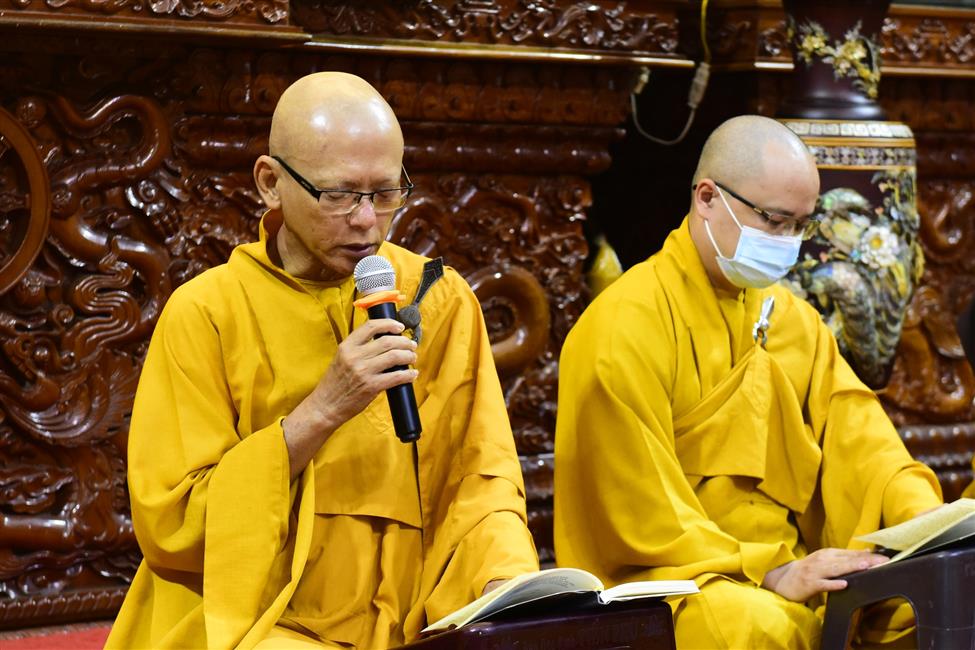 Đông đảo bạn trẻ tham dự khóa tu tại chùa Giác Ngộ