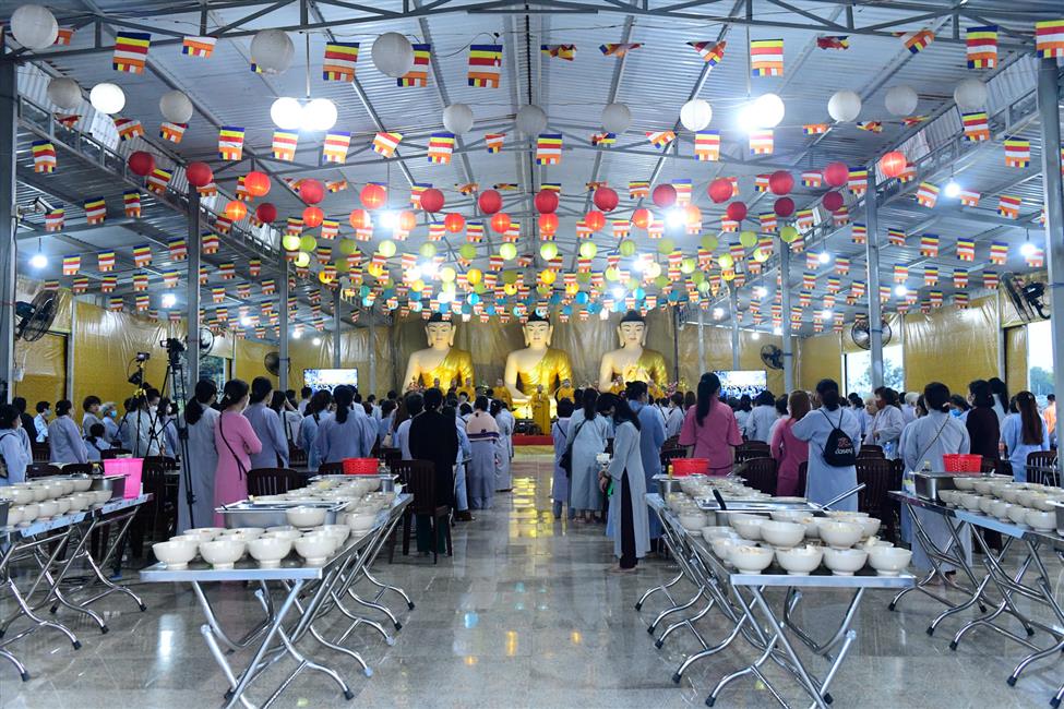 Rời xa sự ồn ào, những bước chân tìm về bình yên