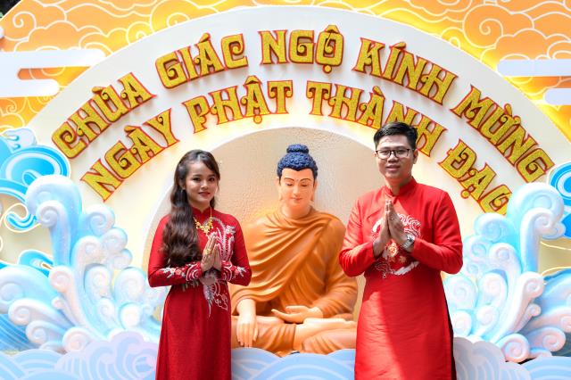 Rộn ràng đám cưới đầu năm 2022 tại chùa Giác Ngộ