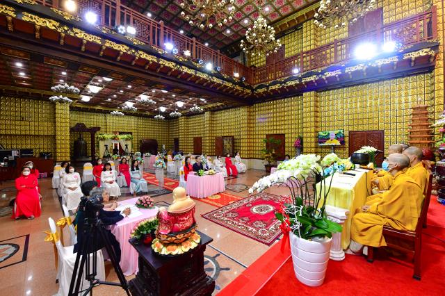 Chắp cánh cho hôn nhân hạnh phúc bằng triết lý nhà Phật