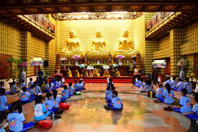 “Búp sen” trở lại chùa sinh hoạt
